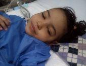 صور.. "سلمى" طفلة مصابة بورم فى النخاع وفشل كلوى.. ووالدتها: نفسى أعالجها
