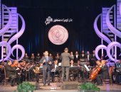 صور.. محمد ثروت يفتتح حفلات مهرجان الموسيقى العربية بدار اوبرا دمنهور