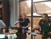 صور..شوبير يعقد جلسة مع عبد الغني ومجاهد فى أول زيارة رسمية