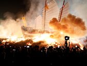  صور.. انطلاق مهرجان حرق القوارب الضخمة فى تايوان لجلب الحظ