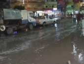 مجلس مدينة العريش يبدأ سحب مياه الأمطار من شوارع المدينة