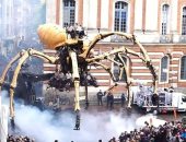 خطوته بـ 20 متر.. عنكبوت آلى برأس ثور يبهر مواطنى فرنسا.. فيديو وصور