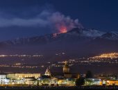 ثوران بركان جبل إتنا على جزيرة صقلية الإيطالية مجددا