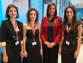 وزيرة الهجرة تلتقى شقيقتين مصريتين من أشهر عازفى الموسيقى باسكتلندا