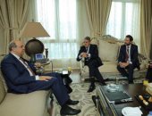 رئيس سلطة الطيران المدنى يلتقى رئيس الاتحاد الدولى للنقل الجوى الاياتا.. صور