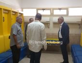 رئيس الإسماعيلى يتفقد غرف الملابس والجاكوزى بعد التجديد