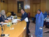 محافظ المنيا يبحث 59 شكوى للمواطنين ويشدد على تيسير مصالح الناس 