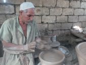 صانع فخار بالفيوم يستغيث لصرف "حوالة قديمة": نفسى اشترى جهاز بنتى
