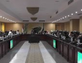 محافظ الفيوم يعقد لقاءً مع ممثلى القرى المنتجة