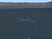 صورة لـGoogle Earth تظهر طائرة مغمورة تحت البحر على ساحل أسكتلندا