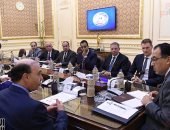 رئيس الوزراء يلتقى الفريق مهاب مميش ورئيس شركة ميرسك العالمية