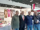 سفير مصر فى ألمانيا يتفقد الجناح المصرى بمعرض برلين للمنتجات الحرفية