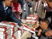 رئيس مركز الداخلة يتفقد مدرستى موط الفكرية والصم وضعاف السمع