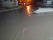 صور.. برك طينية وبحيرات مائية بشوارع رأس البر بسبب الأمطار الغزيرة 