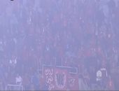 جمهور الأهلى بـ"لافتة الشهداء" وشعار "وراك فين ما تروح" فى ملعب رادس