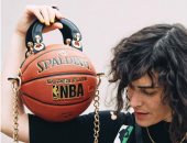 لعشاق الرياضة.. حقائب يد مصنوعة من كرات سلة حقيقية.. صور