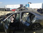 قارئ يشارك بصور تفحم سيارة فى حادث على  طريق أسيوط الصحراوي  