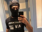 "الملثم".. صورة جديدة لمحمد صلاح قبل وصوله القاهرة مساء اليوم