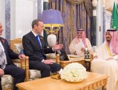 خادم الحرمين الشريفين يستقبل المبعوث الخاص لرئيسة وزراء بريطانيا