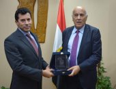 أشرف صبحى يلتقى نظيره الفلسطينى لتفعيل العلاقات الشبابية والرياضية