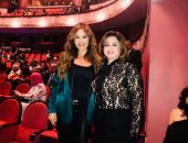 شاهد.. فرحة كارول سماحة بحضور حفل ماجدة الرومى برفقة إلهام شاهين فى الأوبرا