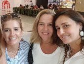 هنا شيحة تعبر عن اشتياقها لشقيقاتها بصورة على إنستجرام