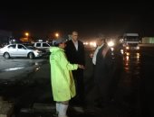 صور.. السكرتير المساعد بالإسكندرية بتفقد أعمال كسح وشفط تجمعات المياه