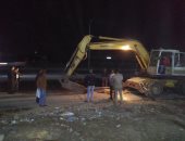 صور.. إستكمال أعمال الاستعداد للنوة القادمة ليلا بالاسكندرية