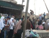 تكدس أهالى إيتاى البارود بسبب السكة الحديد لعدم وجود كبرى مشاة