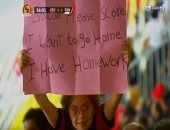 فيديو.. طفلة إلى محمد صلاح "سجل أهداف عايز اروح اعمل الواجب"