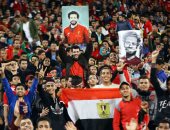 فيديو..الجماهير تهتف في الدقيقة 74 للشهداء في لقاء مصر وتونس 