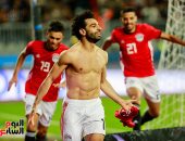 محمد صلاح يهدى قميصه لطفل عقب مباراة مصر وتونس
