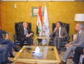 وزير النقل يبحث مع سفيرى كوريا الجنوبية وإيطاليا التعاون فى السكك الحديدية والمترو