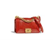 من السادة لجلود الحيوانات.. "شانيل" تعرض أحدث كوليكشن للحقائب