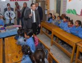 محافظ الإسكندرية يتفقد المدارس فى حى العامرية 