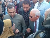 صور.. محافظ بورسعيد يستقبل موكب الطرق الصوفية أمام المسجد العباسى