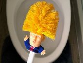 أحدث وسائل السخرية.. ترامب وكيم جونج أون على شكل فرشاة مرحاض.. صور