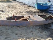 ضبط قارب وأدوات صيد مخالفة ببحيرة البردويل على سواحل سيناء.. صور