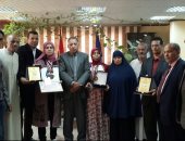 "وكيل تعليم دمياط" يكرم أبطال العالم في رفع الأثقال للمكفوفين