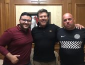 صور.. البلجيكي لوك إيميل يحتفل بتوقيع عقد تدريب الطلائع مع وكيليه 