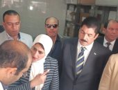 العاملون بوحدة طب "كفر الجمال" يستقبلون وزيرة الصحة