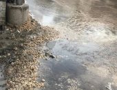 انفجار خط مياه فى مدينة القناطر والشركة تدفع بفرق لإصلاح العطل.. صور