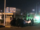 وصول أهالى الصيدلى ضحية حادث السعودية لاستقبال الجثمان بالمطار