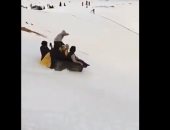 شاهد.. سعوديون يتزحلقون على الجليد فى حائل "فيديو"