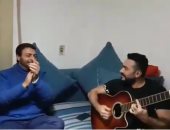 تامر حسنى وحميد الشاعرى يغنون "يا ريتنى نسمة صبا" فى جلسة غنائية