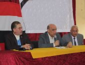 وكيل تعليم الغربية يستمع لشكاوى طلاب الصف الأول الثانوى حول جدول الامتحان