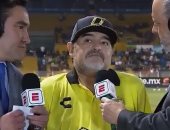 فيديو.. مارادونا يرتبك بشكل كوميدى خلال لقاء تليفزيونى