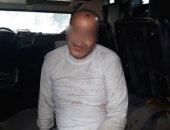 تفاصيل مقتل ربة منزل على يد نجلها بـ"هون" فى الخانكة.. المتهم: "معرفش حاجة عايز أمى".. الجيران: المتهم مريض نفسى وشاهدناه بملابس غارقة بالدماء.. والنيابة العامة: إحالة المتهم للجنة طبية للتأكد من قواه العقلية