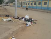 قارئ يشكو تراكم القمامة أمام مدرسة اعداية فى مدينة السلام     