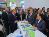 وزير النقل يتفقد جناح الوزارة بمعرض القاهرة الدولى للتكنولوجيا 